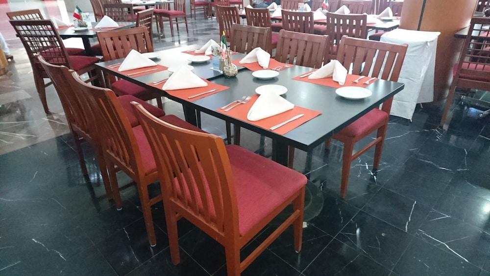 윈덤 이그제큐티보 쿨리아칸 호텔 외부 사진