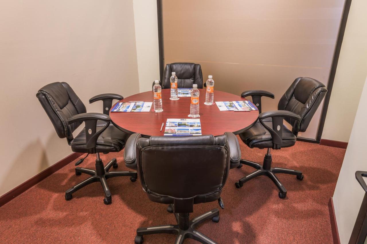 윈덤 이그제큐티보 쿨리아칸 호텔 외부 사진